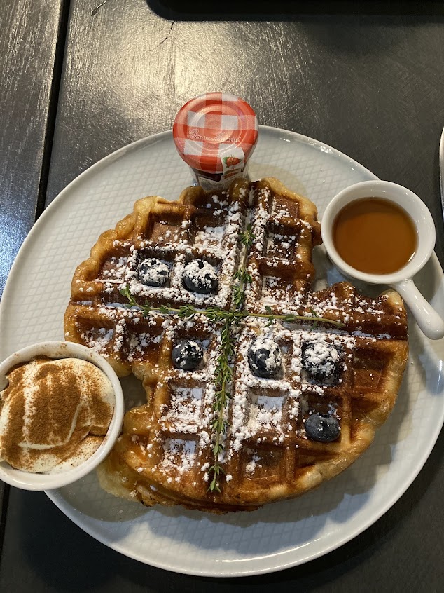 Belgian waffle with toppings